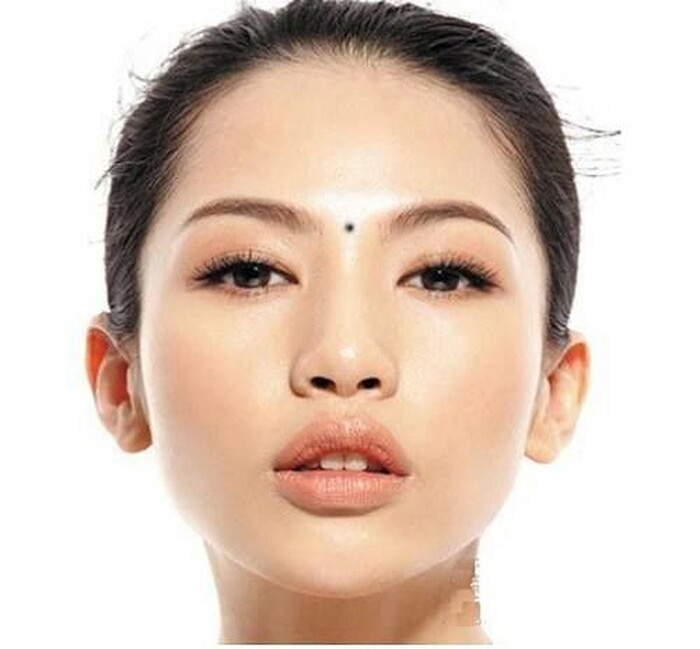 Not ruoi o nhan trung o phu nu co y nghia gi