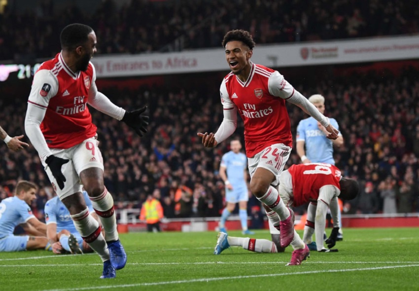 Phong do Arsenal vs Leeds gan day